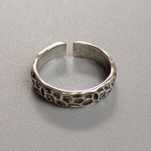Second-hand women's fashion vintage silver ring